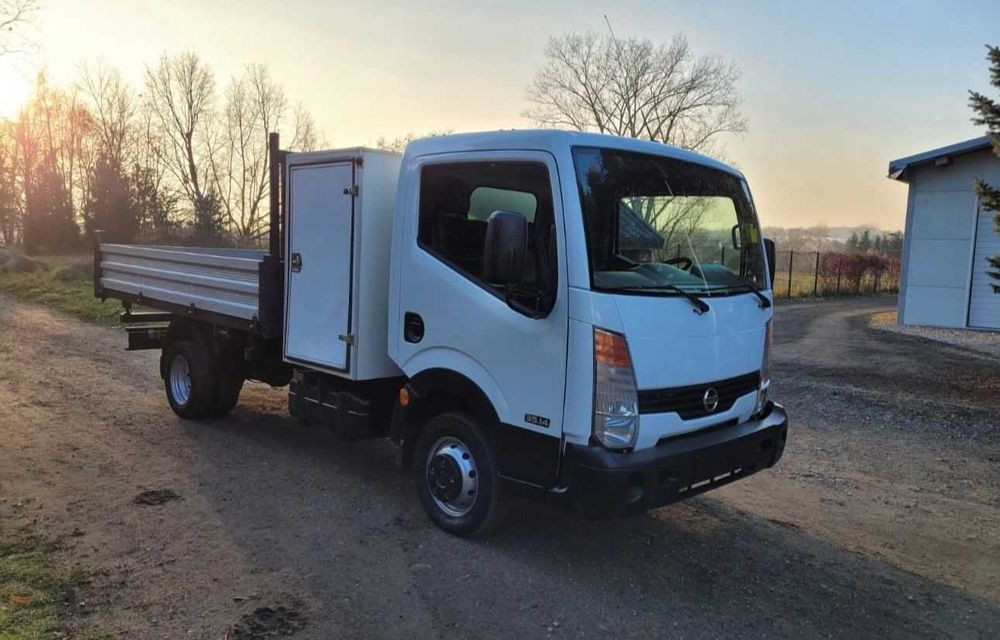 Nissan cabstar tribasculante