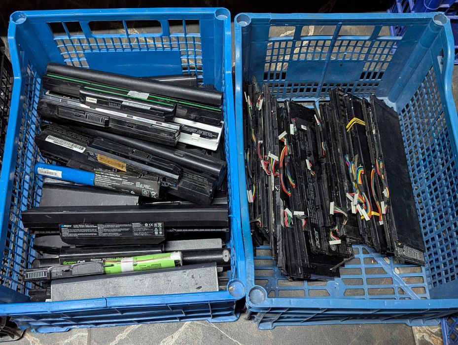 Акумуляторні батареї на розбір на елементи