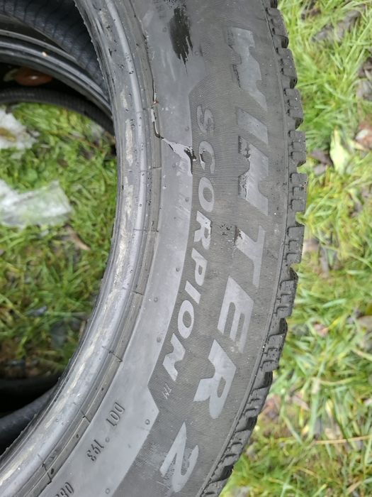Pirelli Winter 2 Scorpion 235.55.19...105h 6mm 22rok
