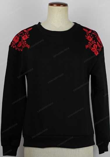 Sweatshirt preta com bordado de Viana feito à máquina