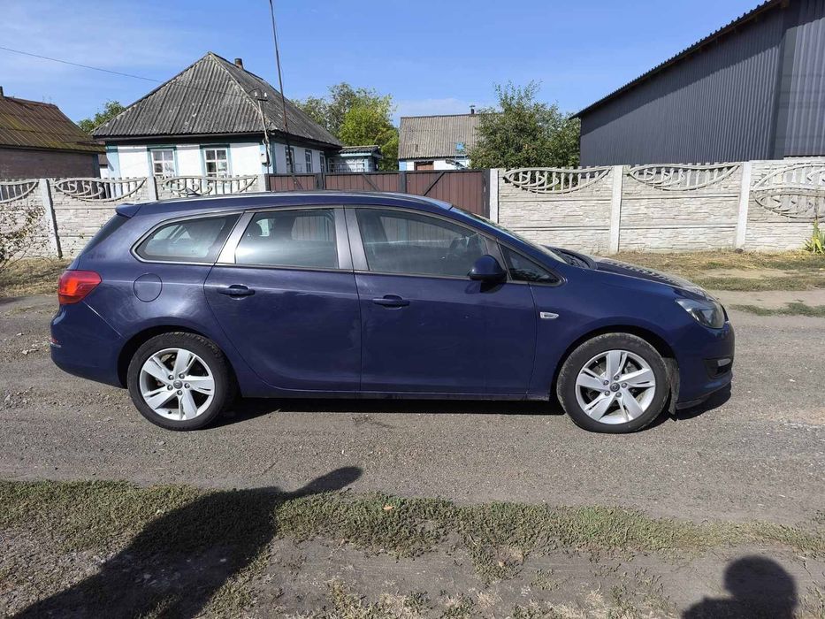 машина opel astra j 2014
