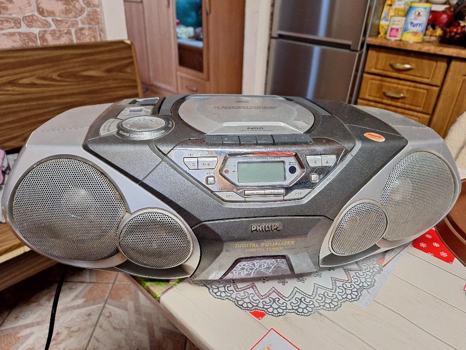 Radiomagnetofon na płyty cd radio i kasety