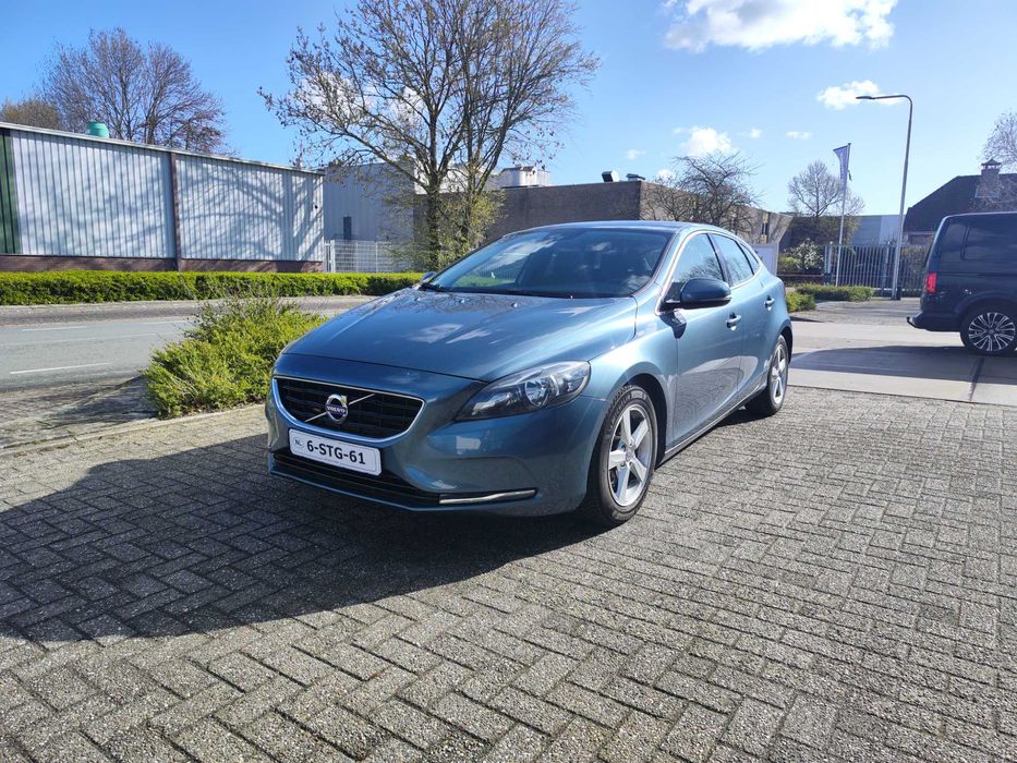 Volvo V40 1,6 D , D2 140 KM 2013 r.bardzo oszczędny silnik , manual 6b