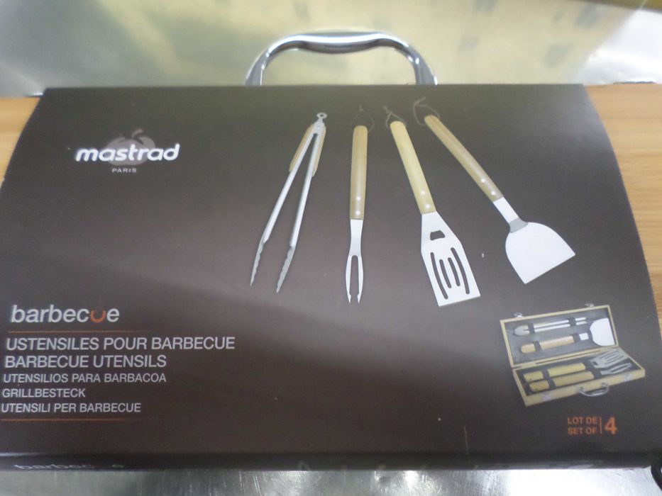 Conjunto barbecue  caixa madeira / Mastrad