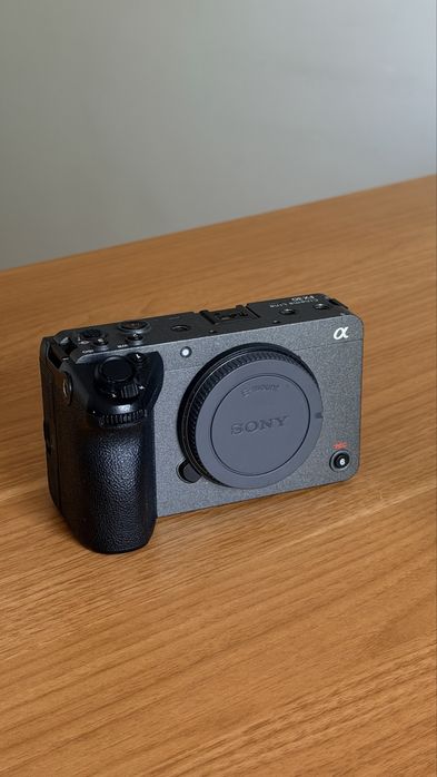 Sony FX30 com Lentes Sigma, Microfone e Baterias