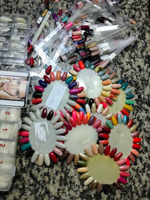 Lote cremes e outras coisas relacionadas com estética só 100€ tudo