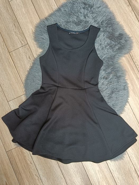 Sukienka czarna mini rozkloszowana S