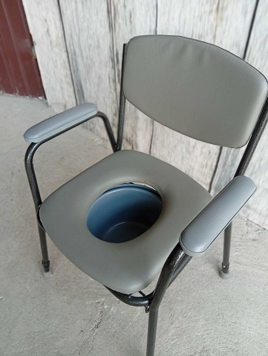 krzesełko toaletowe / 948