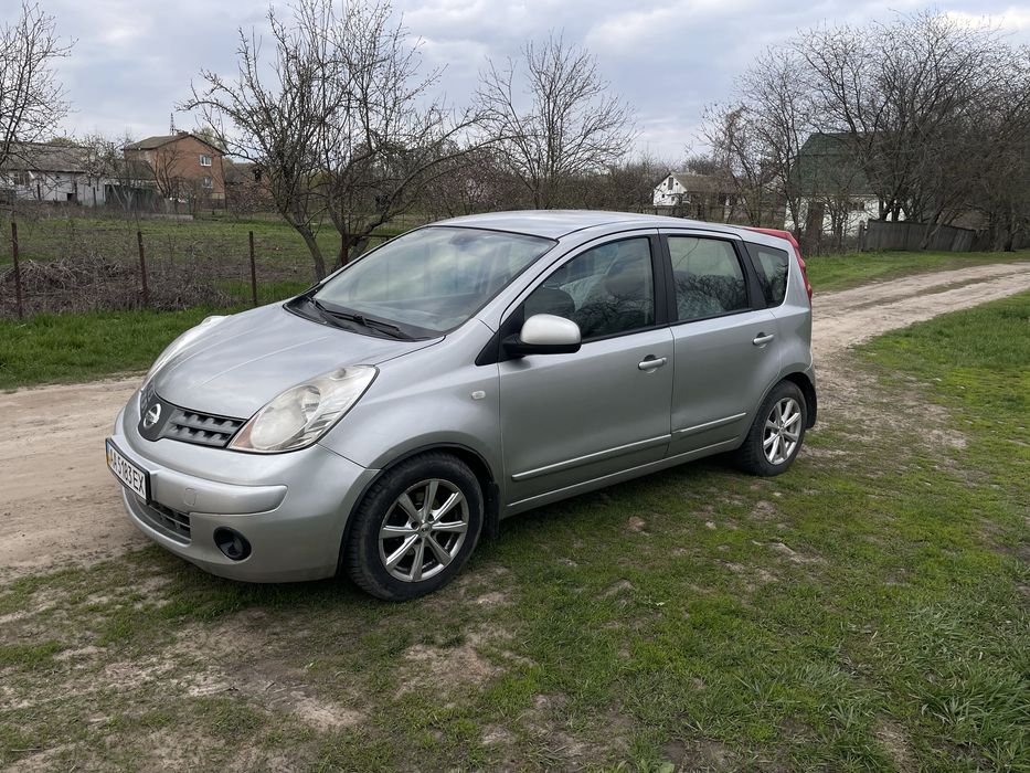 Nissan note 1.6л. автомат, газ/бензин