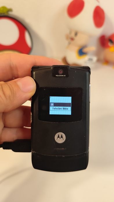 Ретро телефон Motorola RAZR V3
