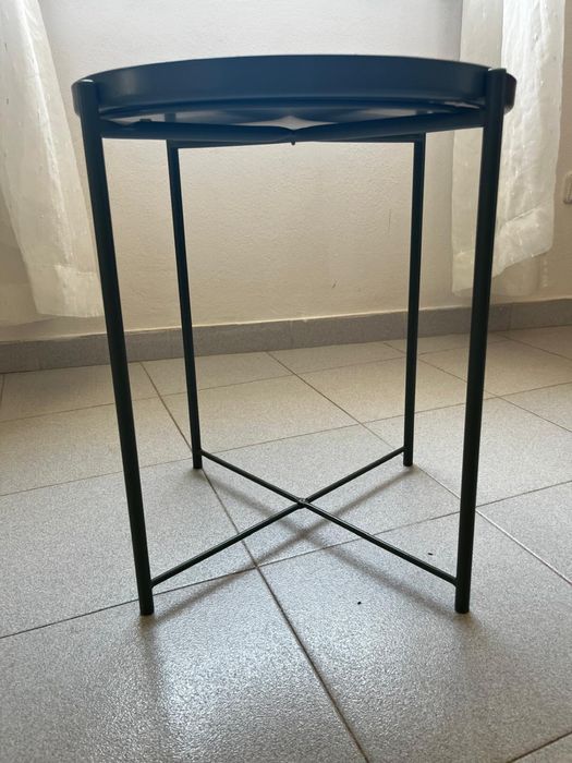 Mesinha de cabeceira verde 8 €