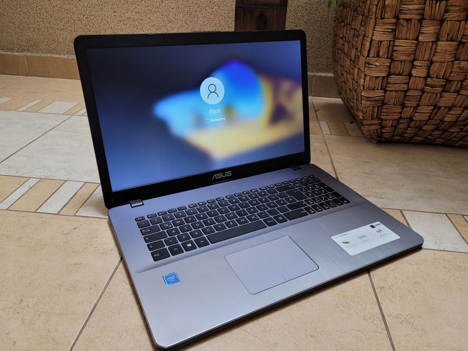 Laptop Asus Vivobook 17 -Intel / 8gb ram / dysk 1000gb / Super bateri