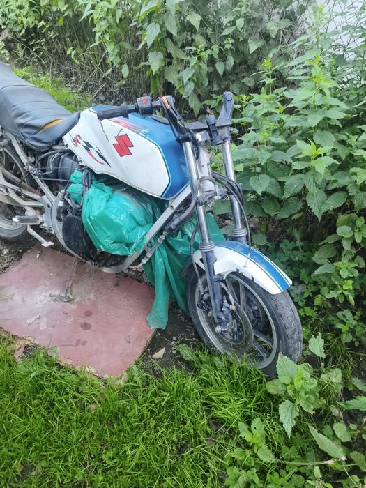 Продам ціліком    Suzuki gsx550 x moto