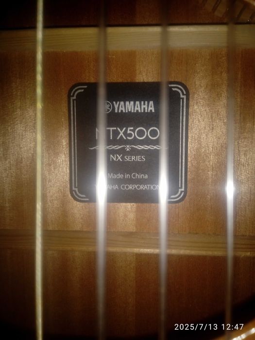 Гітара Ямаха в гарному стані електроакустична