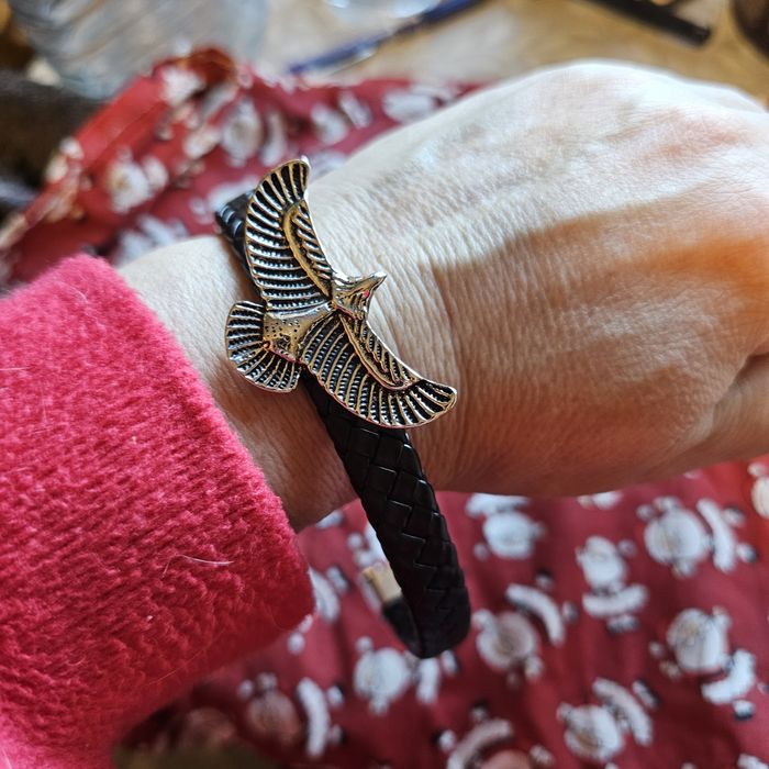 Modna pleciona branzoletka z orłem