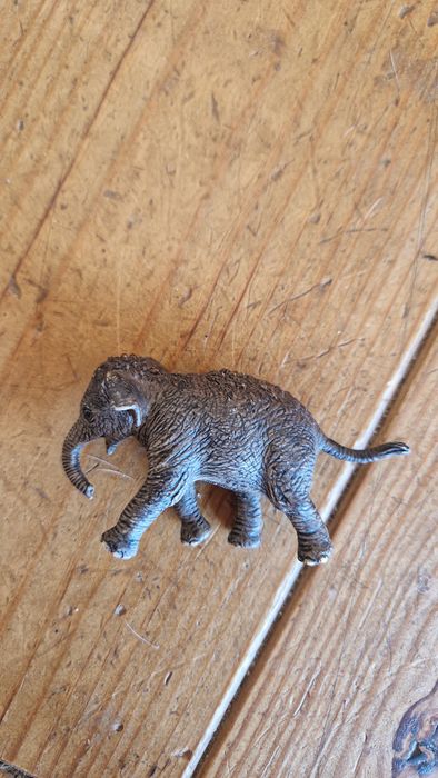 Elefante asiático bebé da Schleich