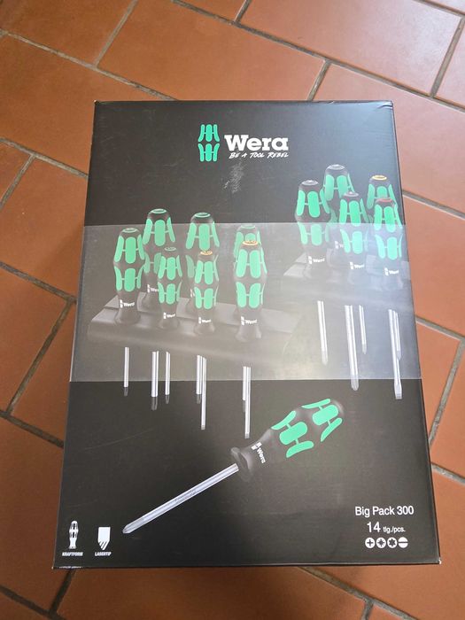 Wera Big Pack 300 – zestaw 14 profesjonalnych wkrętaków + 2 uchwyty ścienne