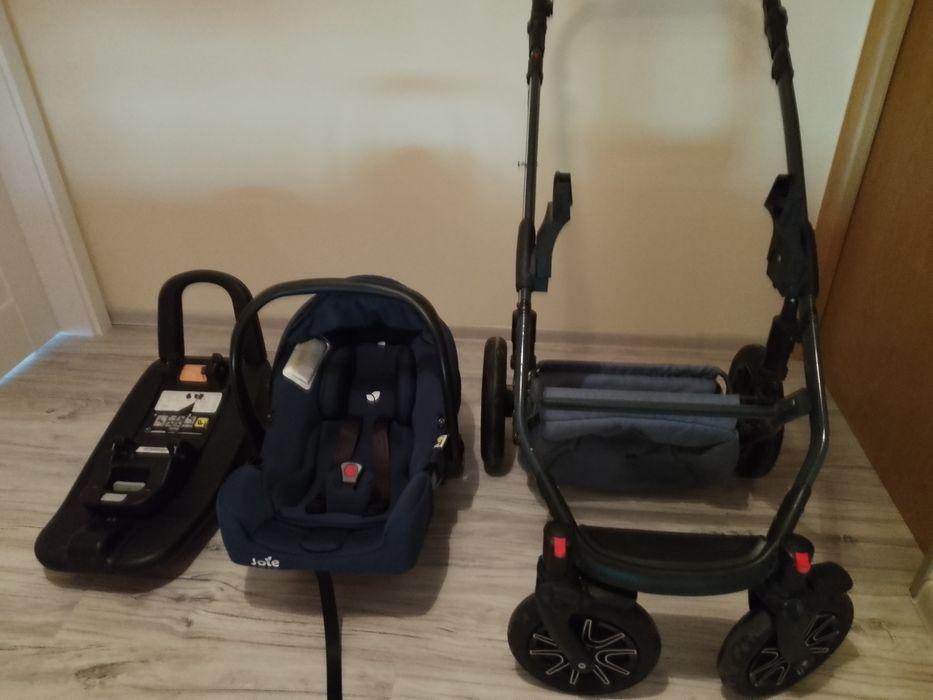 Fotelik samochodowy, nosidełko Joie z bazą.