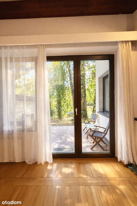 Leśna Rezydencja w Konstancinie – 2300 m² prywatnego ogrodu