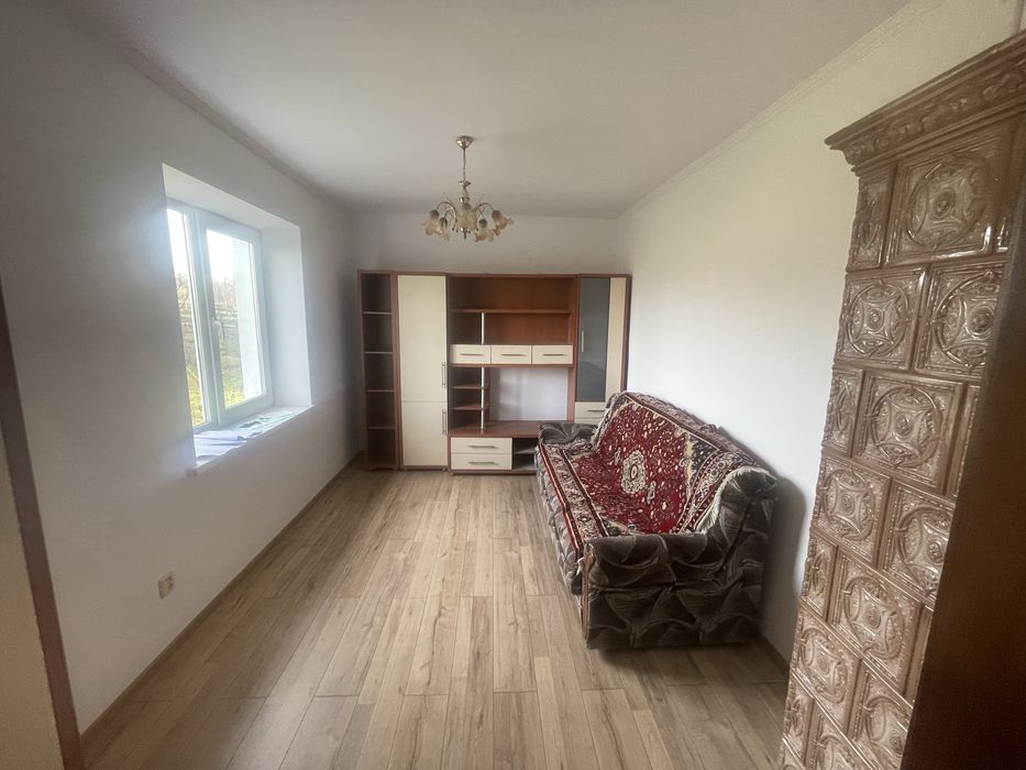 Продається будинок з земельною ділянкою коло нього