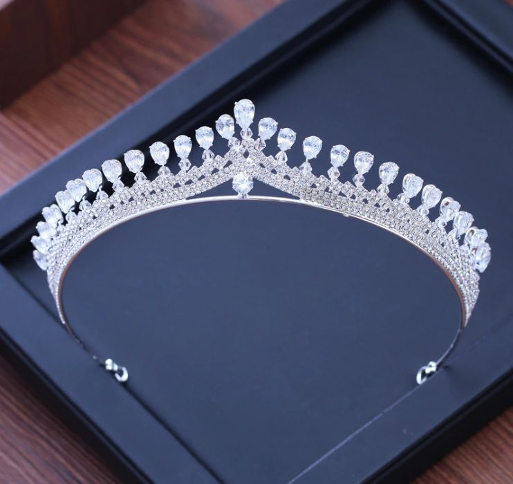 Tiaras e Coroas para Noivas. Varios modelos Acessórios Cabelo.