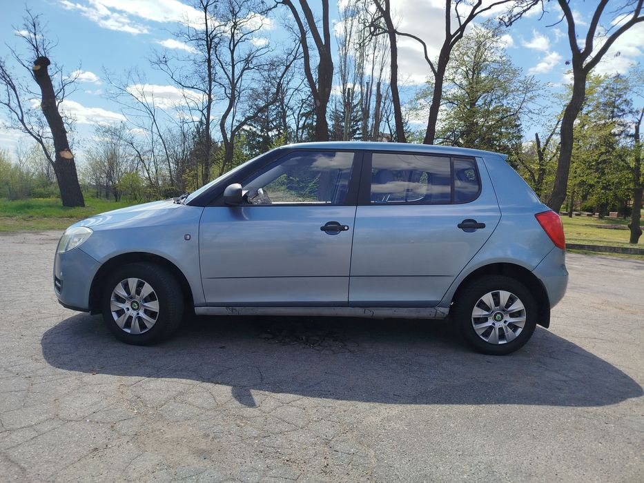 Шкода фабія офіційний автомобіль.