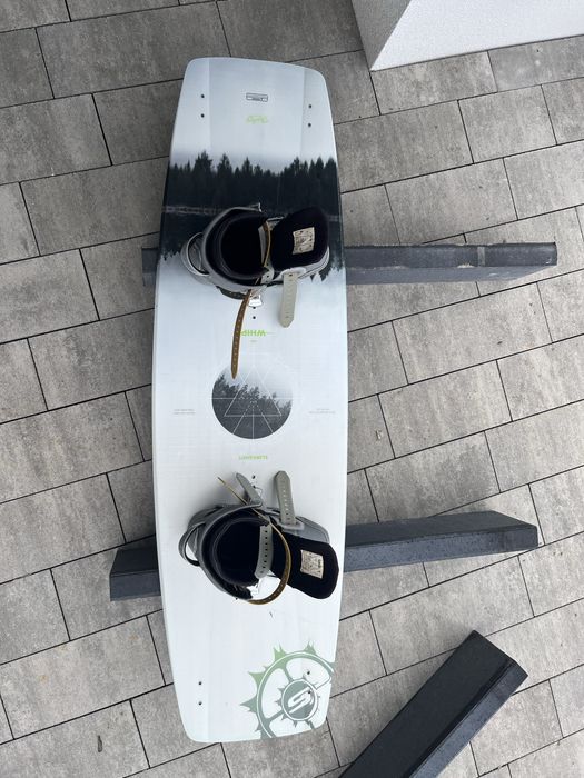 Deska wakeboard Slingshot Whip 143 + buty KTV 44