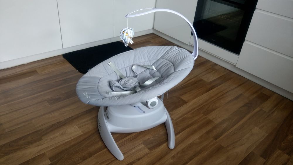 Bujak Bujaczek leżaczek kołyska elektryczny obrót 360° panel sterowania 0-9kg Lionelo Iris