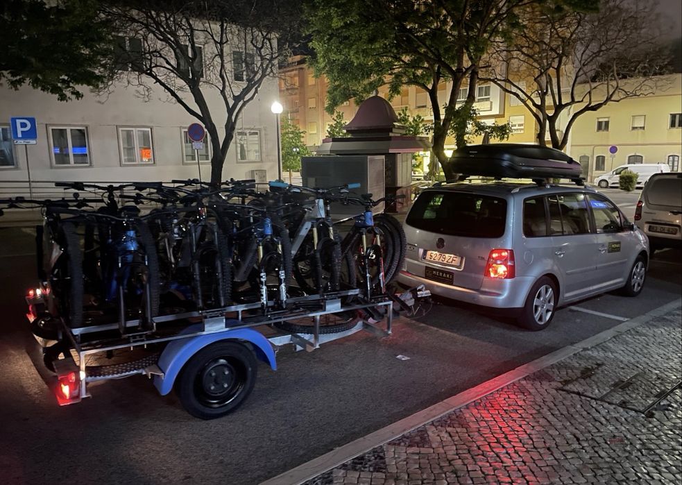 Reboque atrelado para bikes