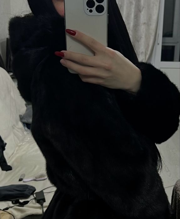 Продам шубу ( молода норка)