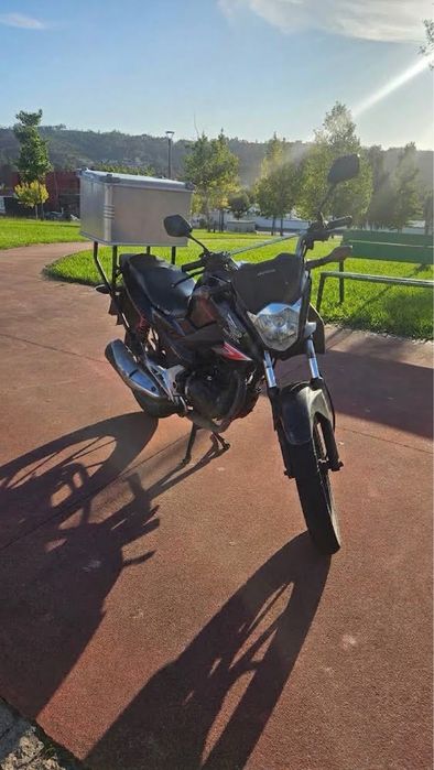 Honda cb125f em bom estado