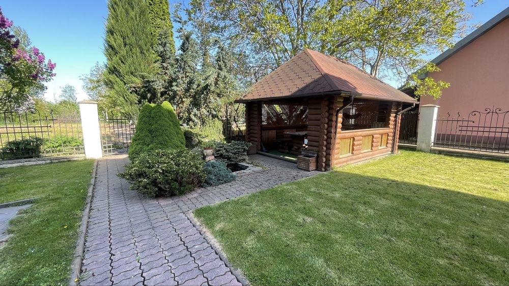 Продається будинок з басейном та сауною