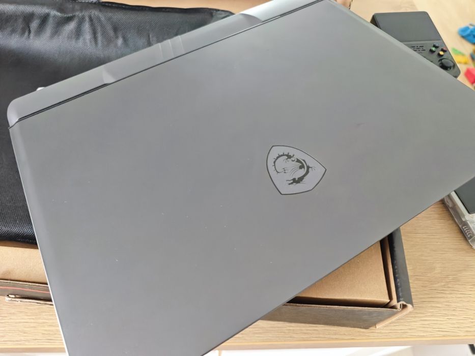 Mocny MSI Vector 16 , RTX 5070TI , Intel ultra 9 , 32/2tb nowy
