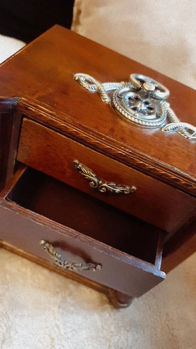 Drewniana szkatułka kuferek z okuciami komoda brązowa boho Hampton hit