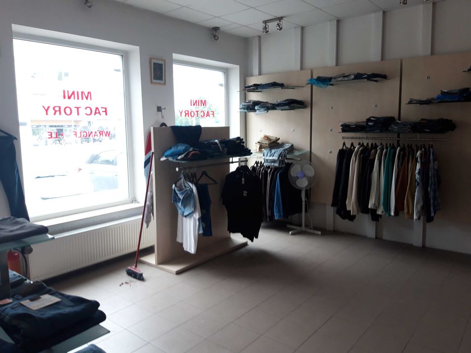 Zestaw mebli sklepowych