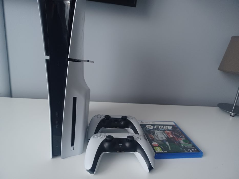 Ps5 slim + 2pady + ea fc 26