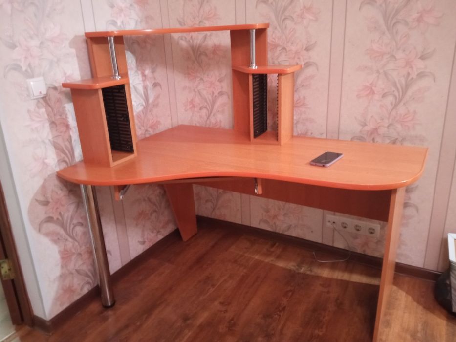 Продам комп'ютерний Стіл