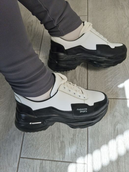 Кросівки шкіряні