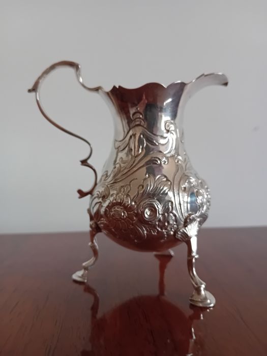 Mlecznik XVIII w. 1729 rok - repusowane srebro, punce, UNIKAT MUZEALNY