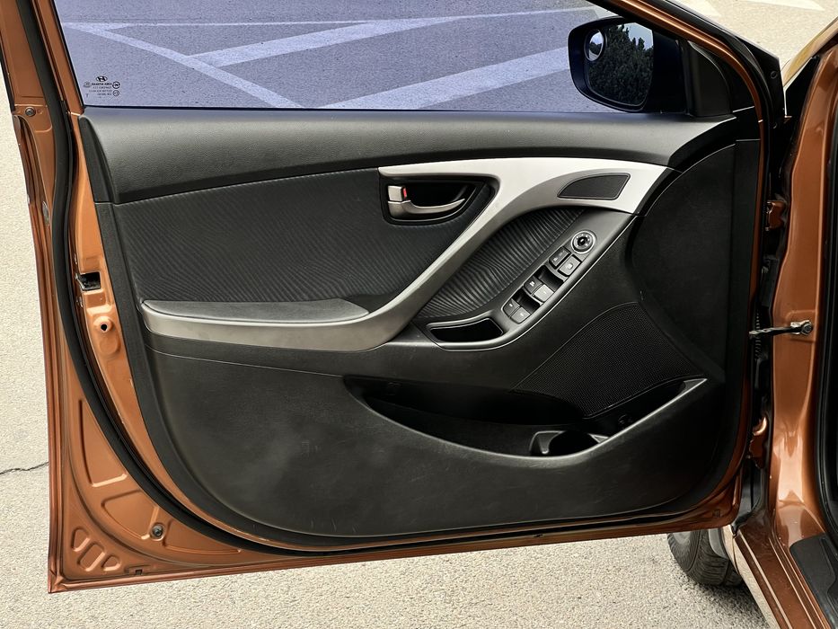 Hyundai Elantra 2012 рік 1.8 бенз/газ