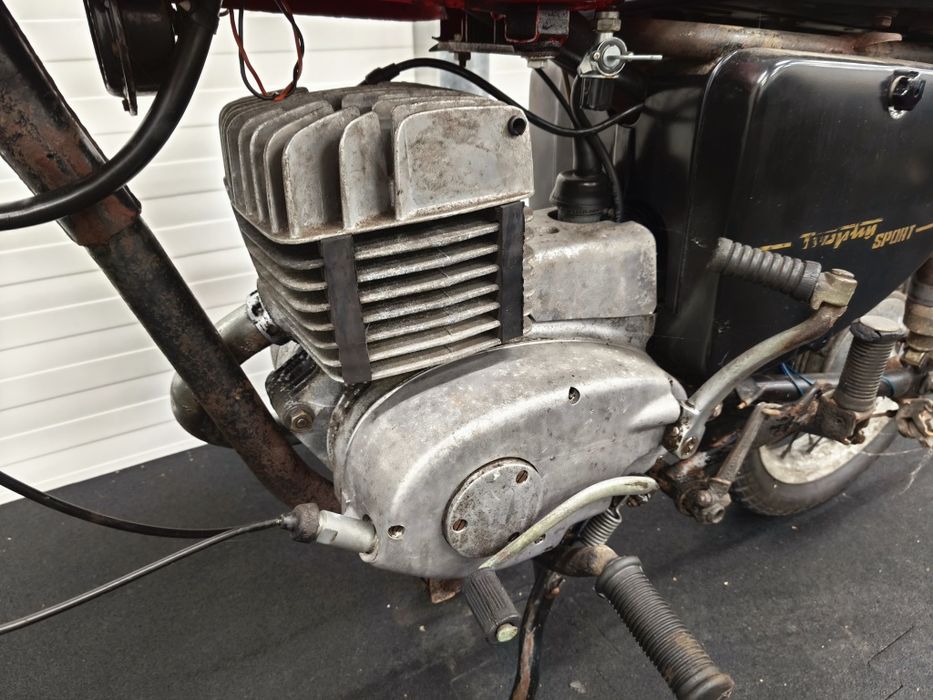 MZ ETS 250 z dokumentami