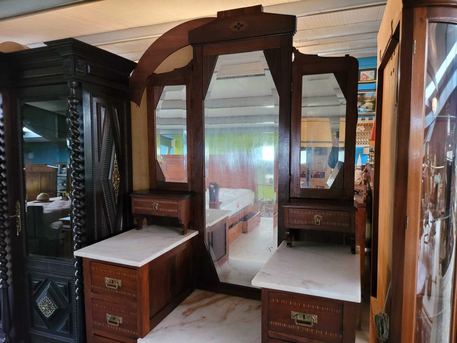 Toucador / Pechiché antigo em muito bom estado geral