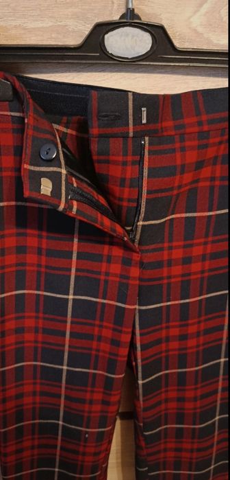 Czerwone Eleganckie damskie spodnie w krate