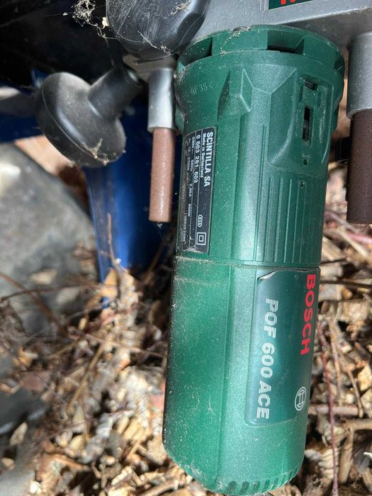 Frezarka Bosch POF 600 ACE ze stolem i kompletem frez