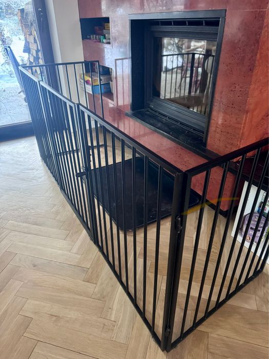 Bramka barierka zabezpieczająca dla dzieci do kominka