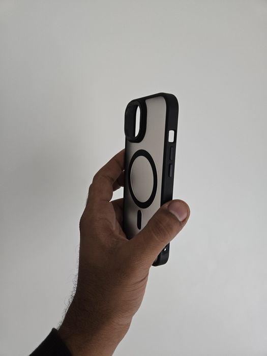 4 Capas iphone 15 (pouco uso)