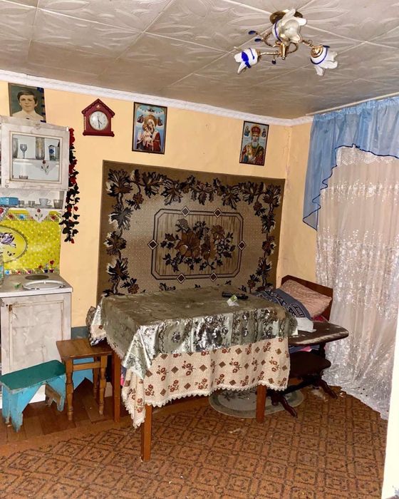 Продається невеличкий будиночок з великою земельною ділянкою