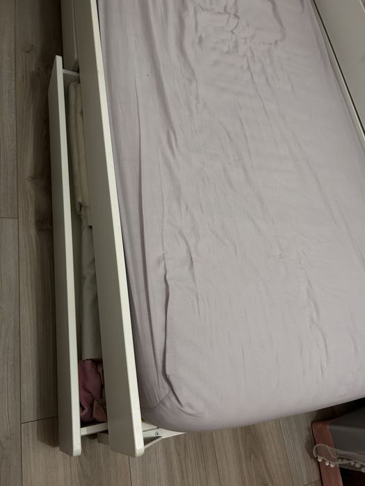 Cama para criança, dupla e com gavetas. Inclui 2 colchões