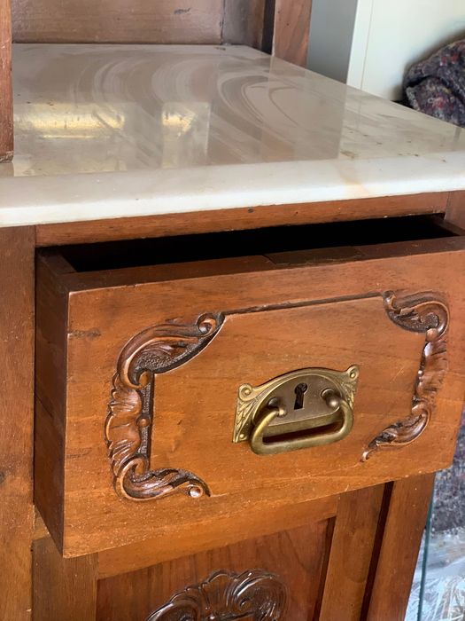 Louceiro / Cristaleira Art Deco vintage com sofá