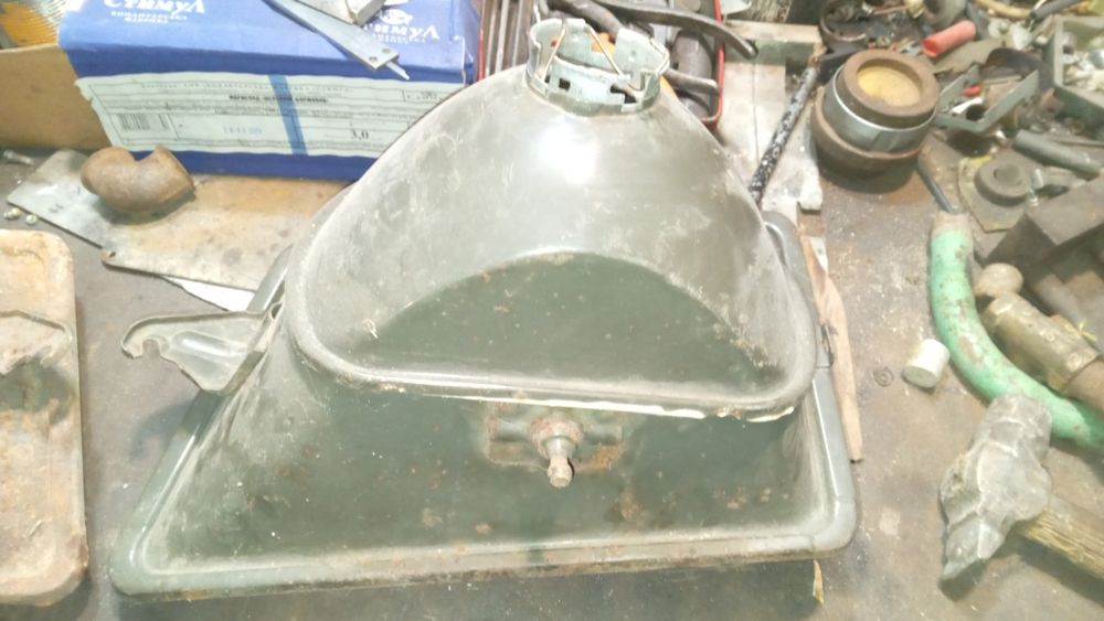 Фари чи то нісан чи форд